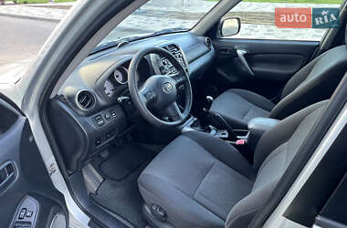 Позашляховик / Кросовер Toyota RAV4 2005 в 