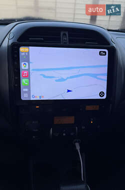 Внедорожник / Кроссовер Toyota RAV4 2004 в 