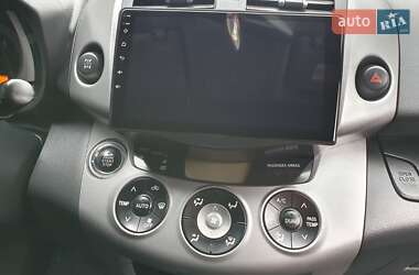 Внедорожник / Кроссовер Toyota RAV4 2006 в 
