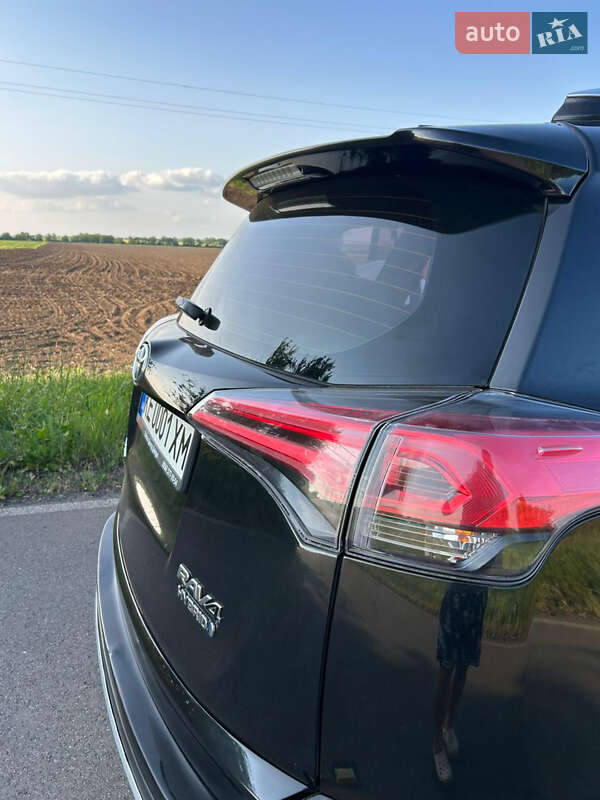 Позашляховик / Кросовер Toyota RAV4 2017 в Дніпрі