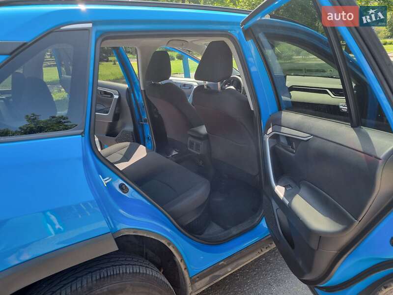 Позашляховик / Кросовер Toyota RAV4 2020 в Харкові