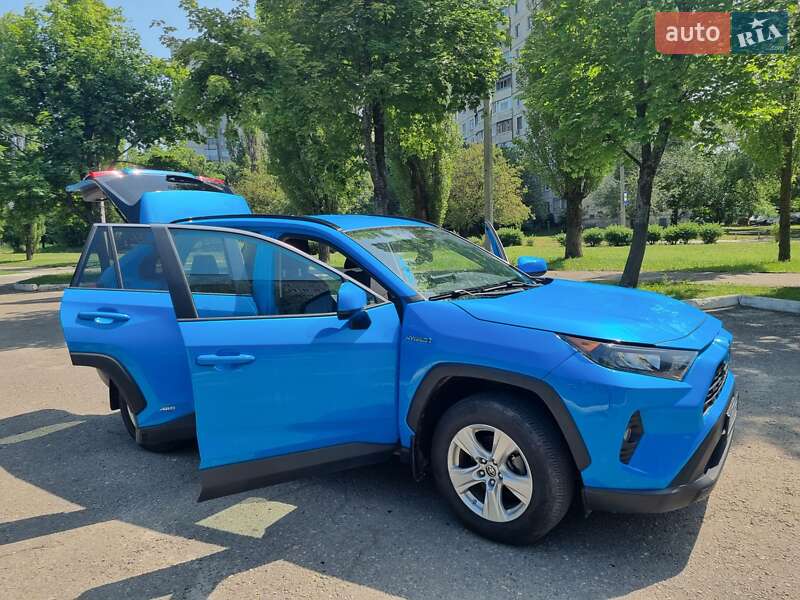 Позашляховик / Кросовер Toyota RAV4 2020 в Харкові