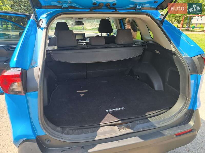 Позашляховик / Кросовер Toyota RAV4 2020 в Харкові