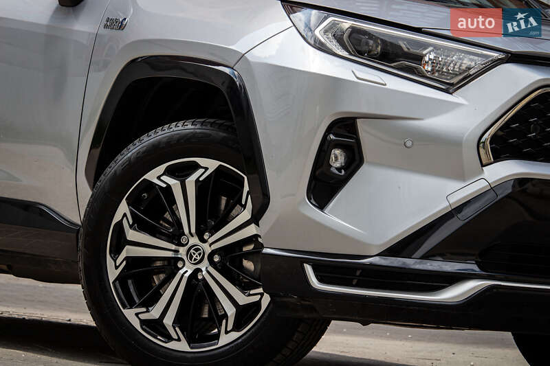 Внедорожник / Кроссовер Toyota RAV4 2020 в Львове
