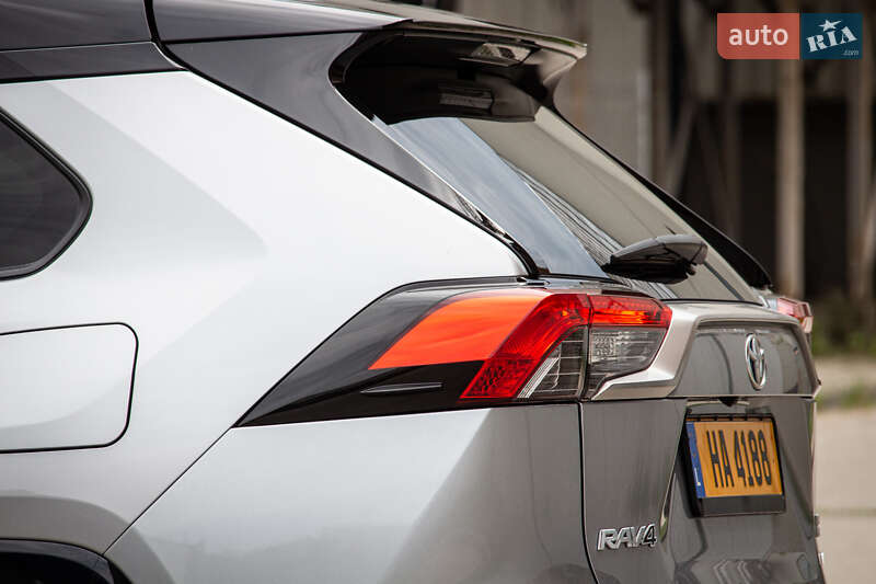 Внедорожник / Кроссовер Toyota RAV4 2020 в Львове