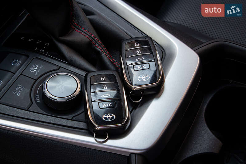 Внедорожник / Кроссовер Toyota RAV4 2020 в Львове