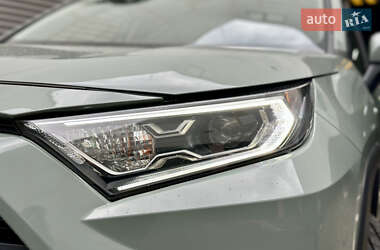 Внедорожник / Кроссовер Toyota RAV4 2020 в 
