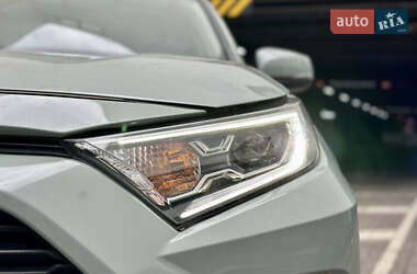 Внедорожник / Кроссовер Toyota RAV4 2020 в 