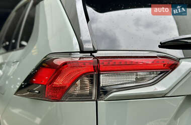 Внедорожник / Кроссовер Toyota RAV4 2020 в 
