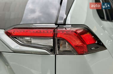 Внедорожник / Кроссовер Toyota RAV4 2020 в 