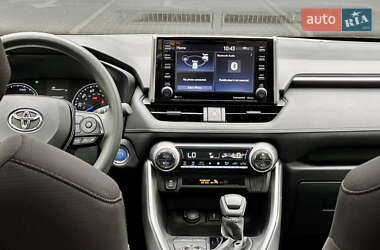 Внедорожник / Кроссовер Toyota RAV4 2020 в 