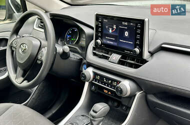 Внедорожник / Кроссовер Toyota RAV4 2020 в 
