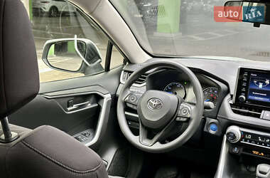 Внедорожник / Кроссовер Toyota RAV4 2020 в 
