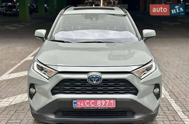 Внедорожник / Кроссовер Toyota RAV4 2020 в 