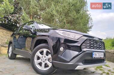 Внедорожник / Кроссовер Toyota RAV4 2022 в Ровно