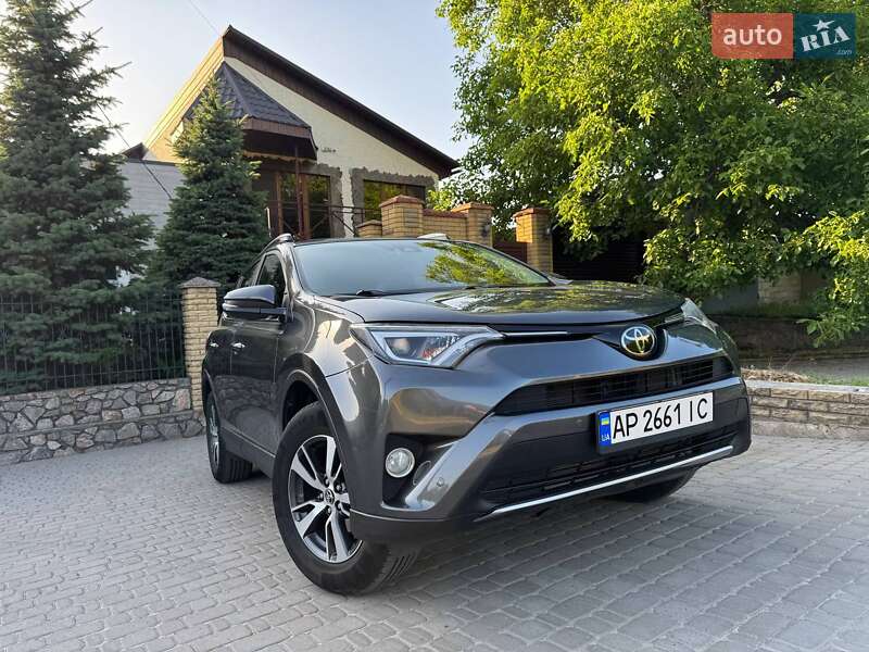 Позашляховик / Кросовер Toyota RAV4 2016 в Запоріжжі
