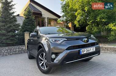 Внедорожник / Кроссовер Toyota RAV4 2016 в 