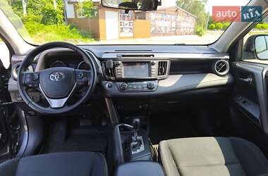 Внедорожник / Кроссовер Toyota RAV4 2016 в 