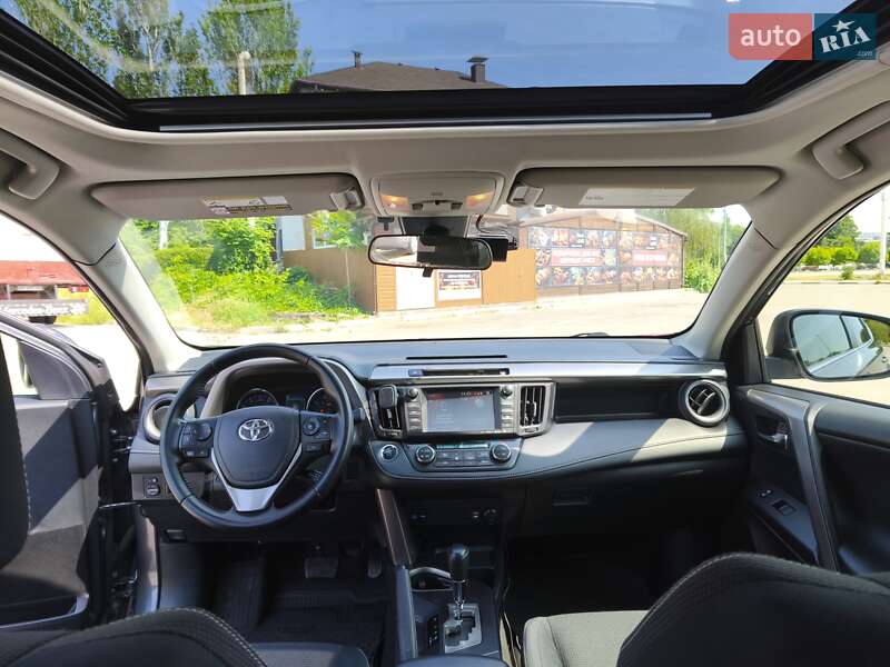 Позашляховик / Кросовер Toyota RAV4 2016 в Запоріжжі