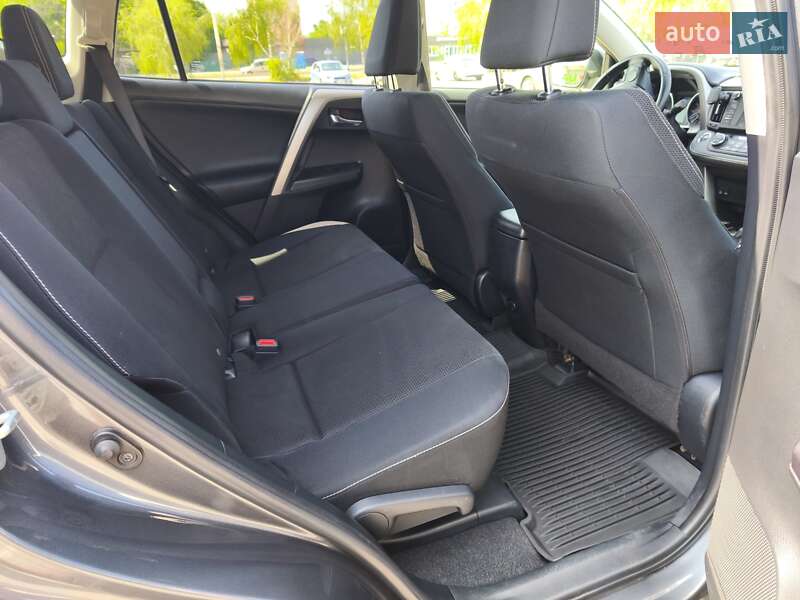Позашляховик / Кросовер Toyota RAV4 2016 в Запоріжжі