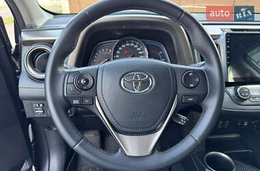 Внедорожник / Кроссовер Toyota RAV4 2014 в 