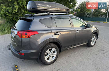 Внедорожник / Кроссовер Toyota RAV4 2014 в 