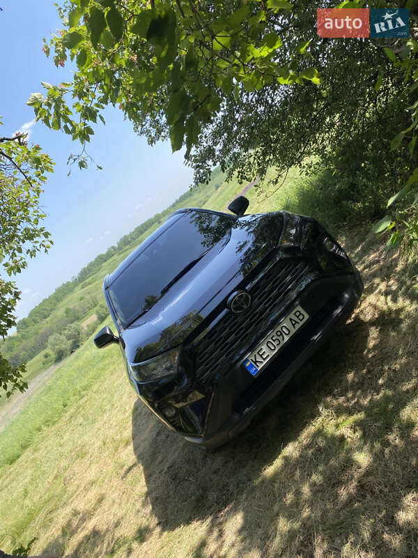 Позашляховик / Кросовер Toyota RAV4 2020 в Дніпрі