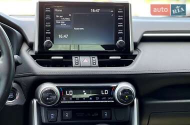 Внедорожник / Кроссовер Toyota RAV4 2022 в 