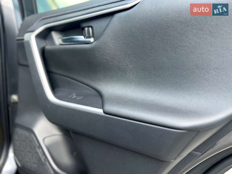 Позашляховик / Кросовер Toyota RAV4 2022 в Києві