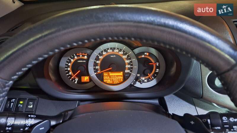 Позашляховик / Кросовер Toyota RAV4 2011 в Харкові