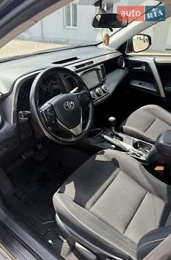 Внедорожник / Кроссовер Toyota RAV4 2016 в 