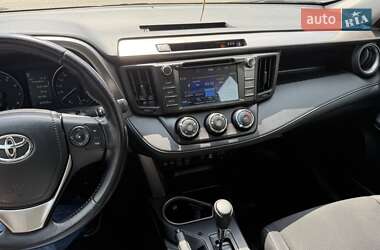 Внедорожник / Кроссовер Toyota RAV4 2016 в 