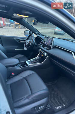 Внедорожник / Кроссовер Toyota RAV4 2020 в 