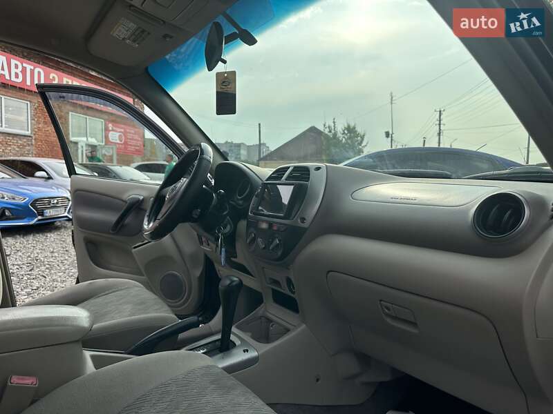 Внедорожник / Кроссовер Toyota RAV4 2002 в Смеле