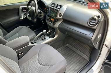 Внедорожник / Кроссовер Toyota RAV4 2010 в 