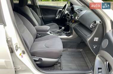 Внедорожник / Кроссовер Toyota RAV4 2010 в 