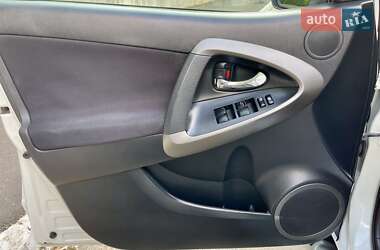 Внедорожник / Кроссовер Toyota RAV4 2010 в 