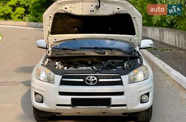 Внедорожник / Кроссовер Toyota RAV4 2010 в 