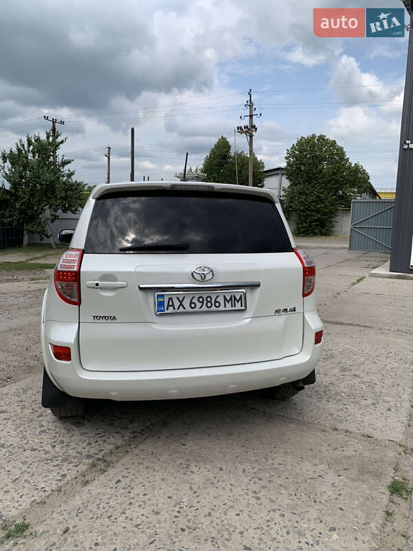 Внедорожник / Кроссовер Toyota RAV4 2012 в Богодухове