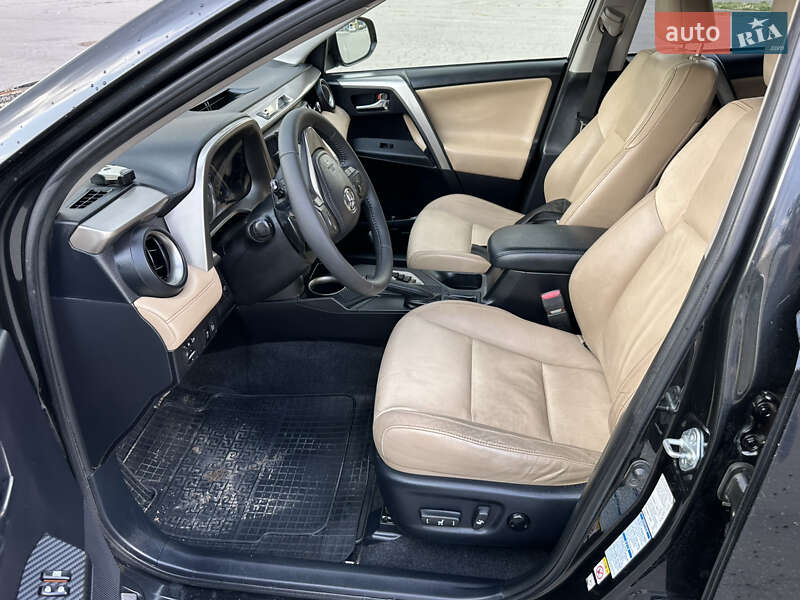 Внедорожник / Кроссовер Toyota RAV4 2015 в Харькове