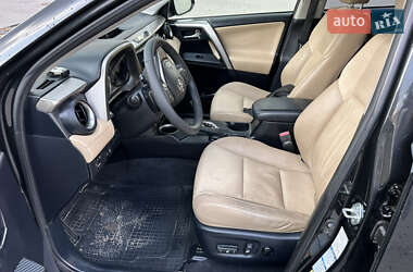 Внедорожник / Кроссовер Toyota RAV4 2015 в 