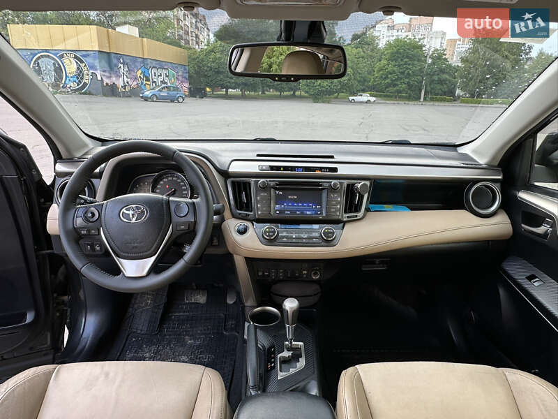 Внедорожник / Кроссовер Toyota RAV4 2015 в Харькове