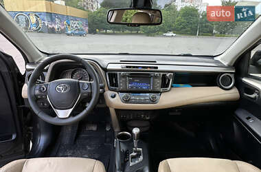Внедорожник / Кроссовер Toyota RAV4 2015 в 