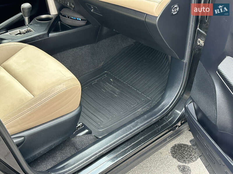 Внедорожник / Кроссовер Toyota RAV4 2015 в Харькове