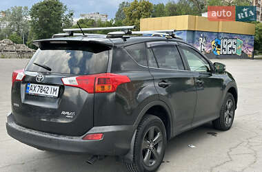 Внедорожник / Кроссовер Toyota RAV4 2015 в 