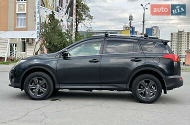 Внедорожник / Кроссовер Toyota RAV4 2015 в 