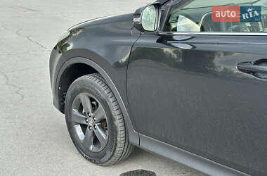 Внедорожник / Кроссовер Toyota RAV4 2015 в 