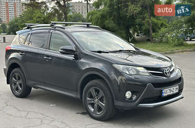Внедорожник / Кроссовер Toyota RAV4 2015 в 