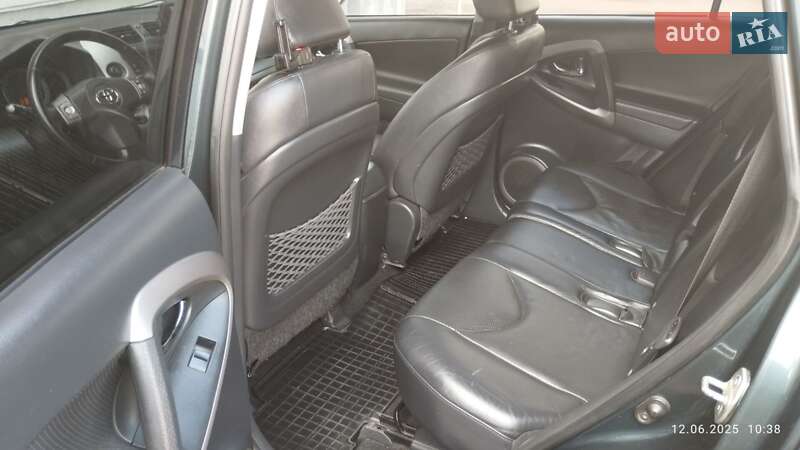 Позашляховик / Кросовер Toyota RAV4 2007 в Житомирі