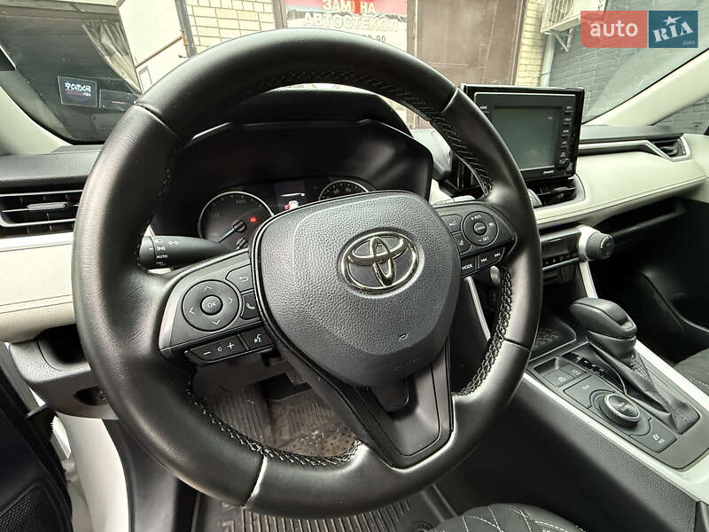 Позашляховик / Кросовер Toyota RAV4 2022 в Києві